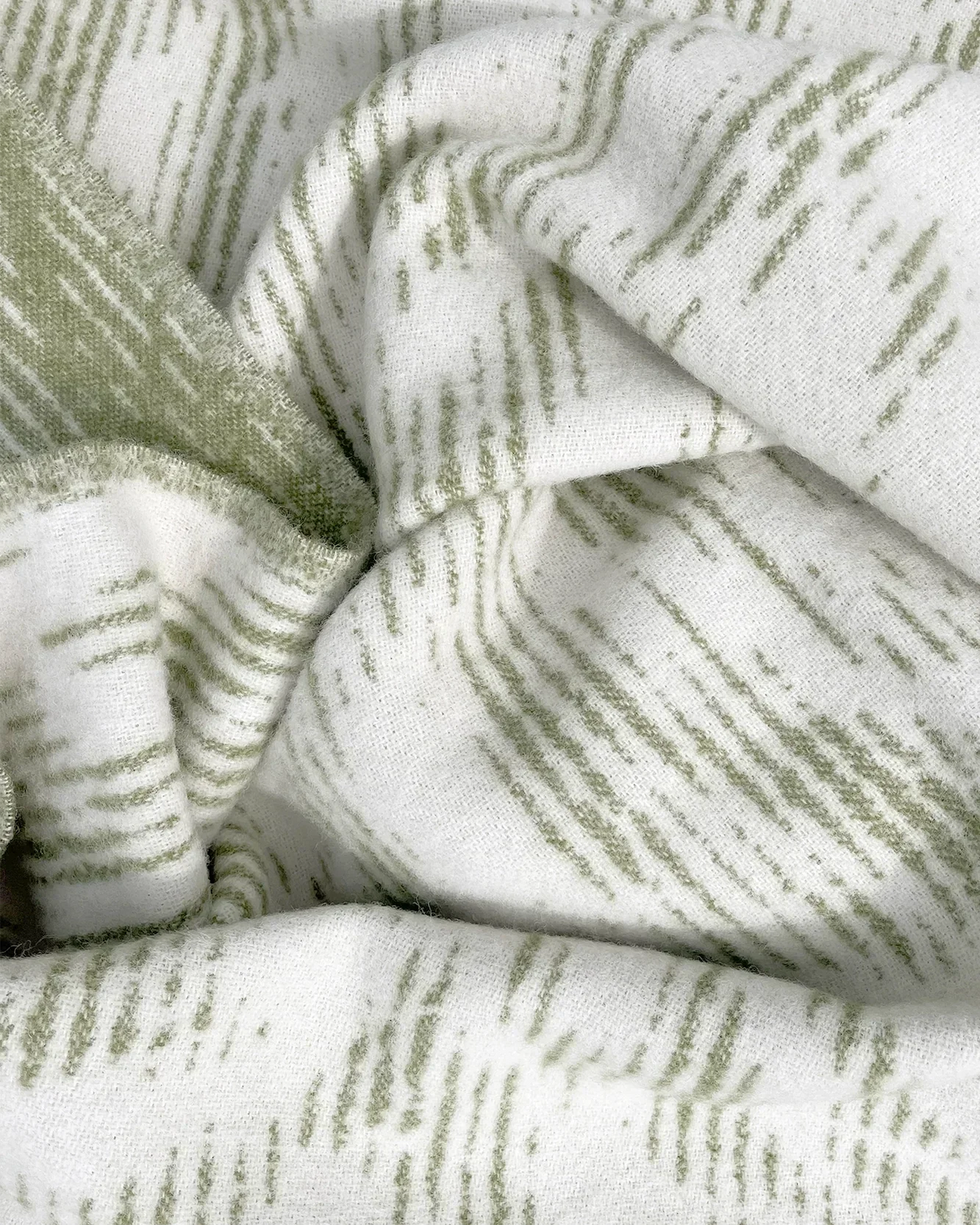 Moooi Blanket - Blushing Sloth Olive Cream