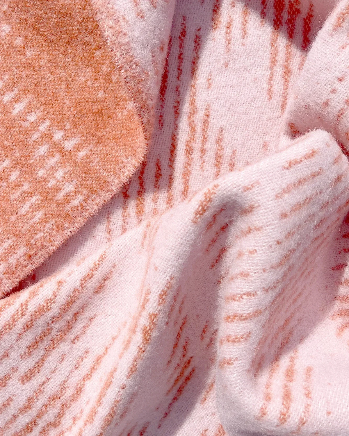 Moooi Blanket - Blushing Sloth Pink Rust