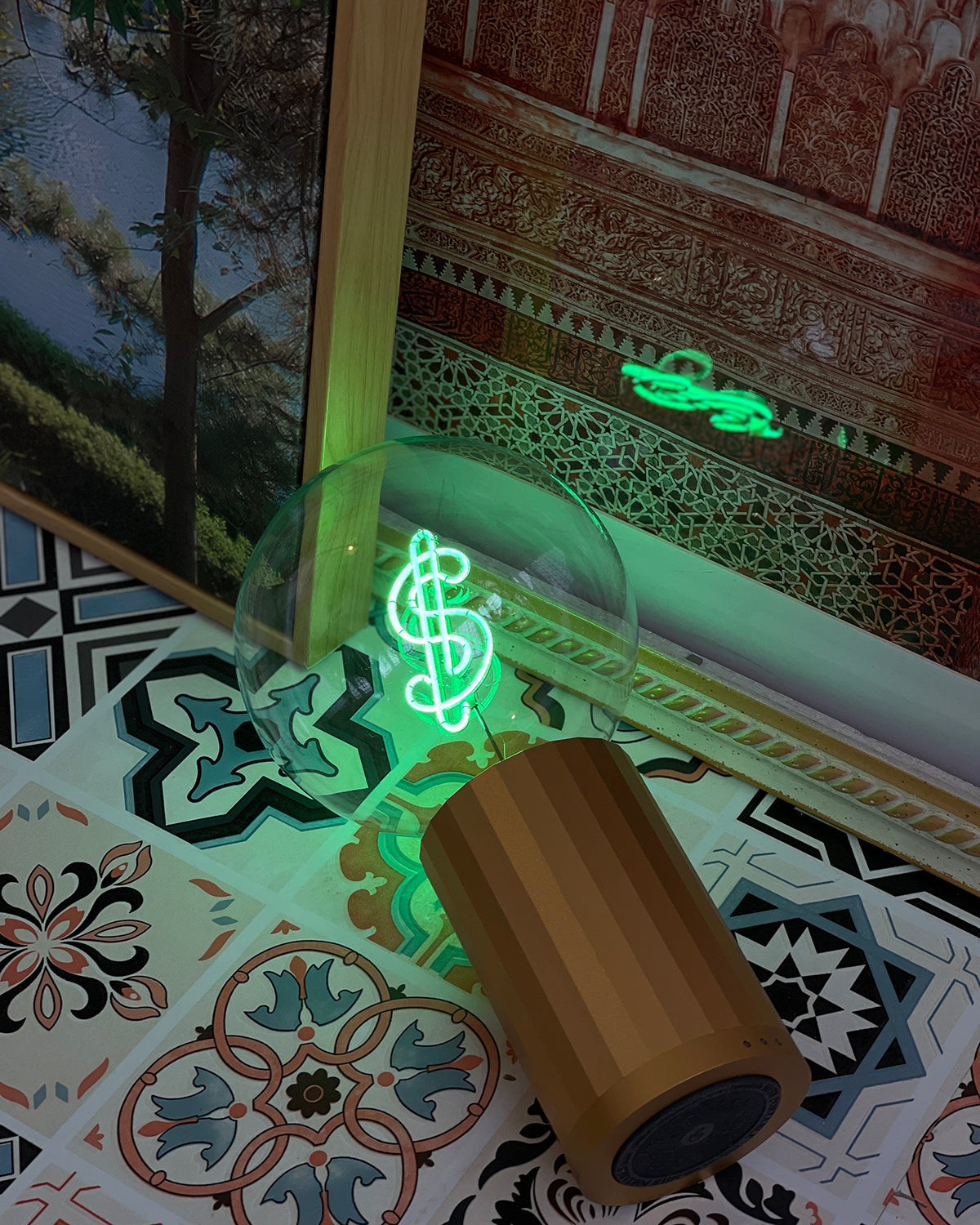 Bulb DOLLAR Green with Base Table Lamp PORTABLE