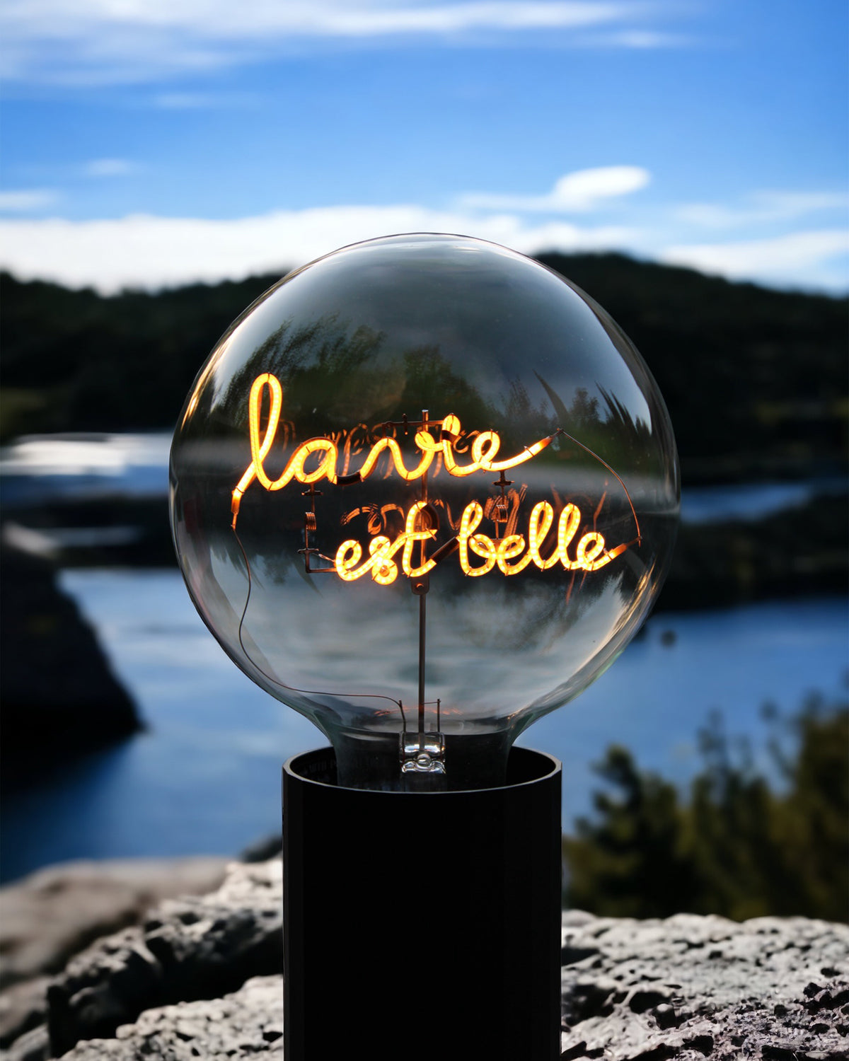 Bulb LA VIE EST BELLE Amber  with Base Table Lamp PORTABLE